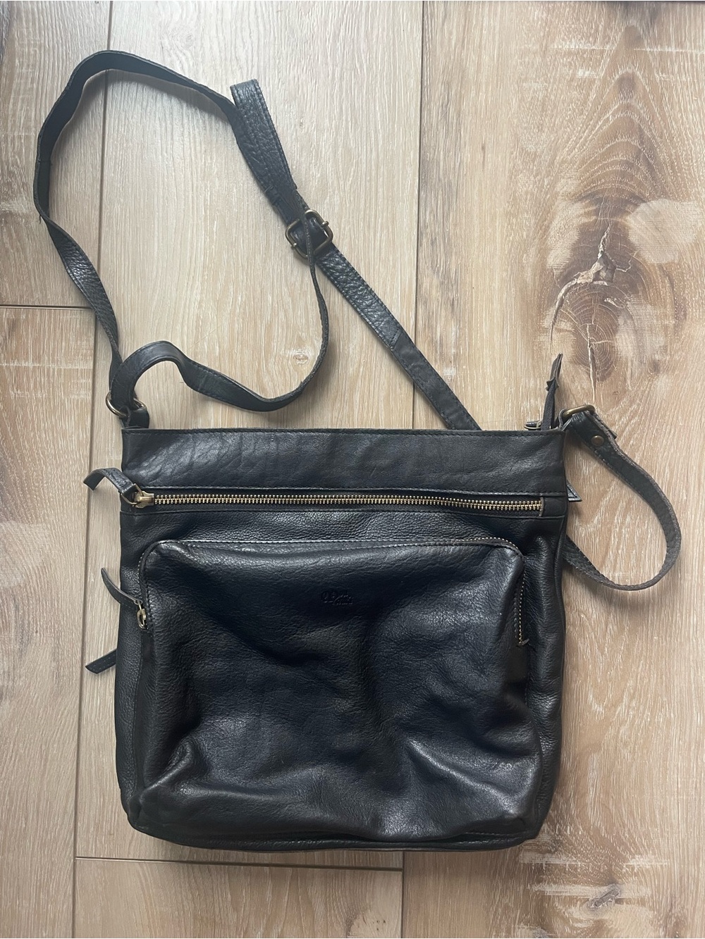 Old Trend Black Leather Crossbody Bag Floral Lining